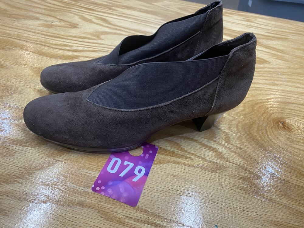 Munro Francee Women's 8.5 M Brown Suede Slip-On Almond Toe Casual Ankle Booties